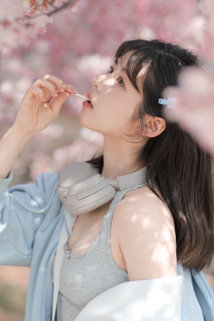 绿巨人 封面